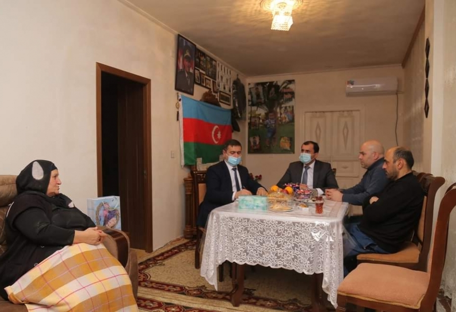 Lənkəranlı gənclər şəhid ailəsinə və qaziyə baş çəkiblər