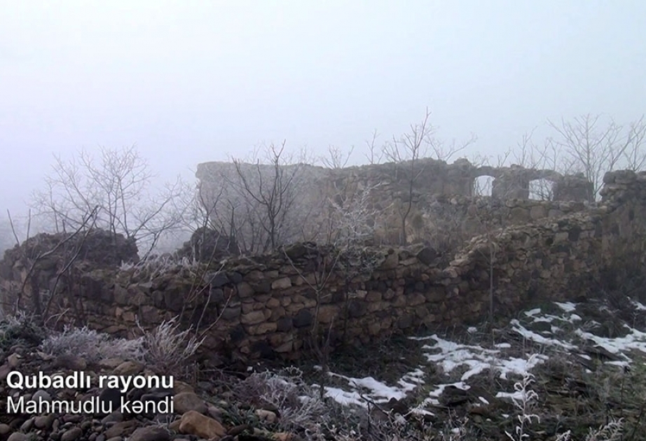 وزارة الدفاع تنشر مقطع فيديو عن قرية محمودلو المحررة في محافظة قوبادلي (فيديو)