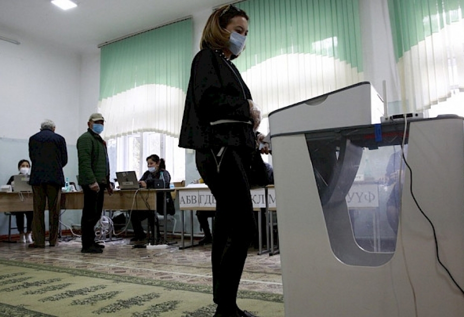 Qırğızıstan növbədənkənar prezident seçkiləri və referenduma doğru