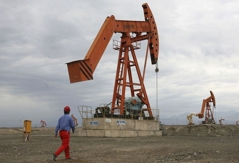 Arabia Saudita afirma recortes voluntarios en la producción de petróleo de 1 millón de barriles diarios