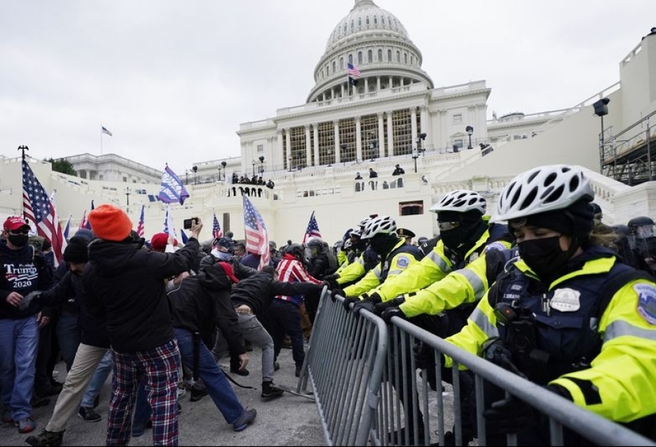 В Вашингтон начались беспорядки: сторонники Трампа штурмуют Капитолий
