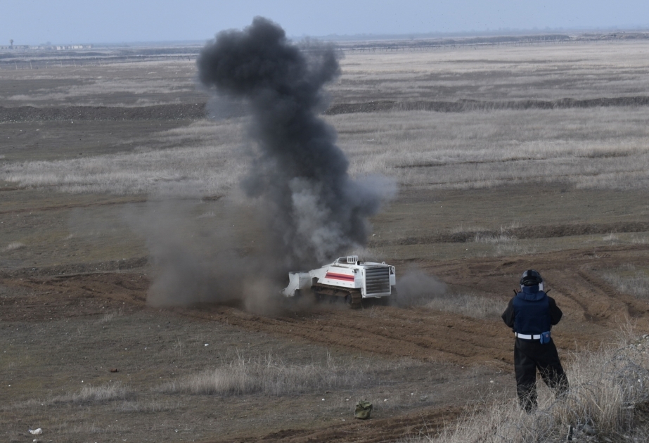 Los especialistas del Ministerio de Emergencias de Rusia y Azerbaiyán continúan las operaciones de desminado