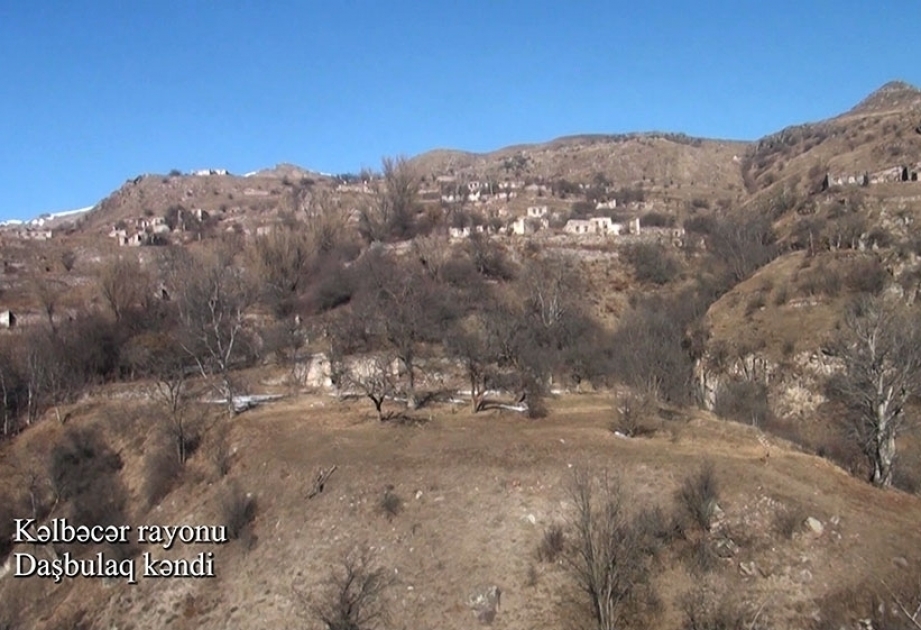 阿塞拜疆国防部发布解放的克尔巴贾尔区达舍布拉戈村的视频