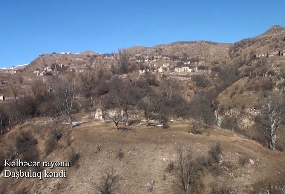 Verteidigungsministerium: Videoaufnahmen aus dem von Besatzung befreiten Dorf Daschbulag in Region Kelbadschar VIDEO