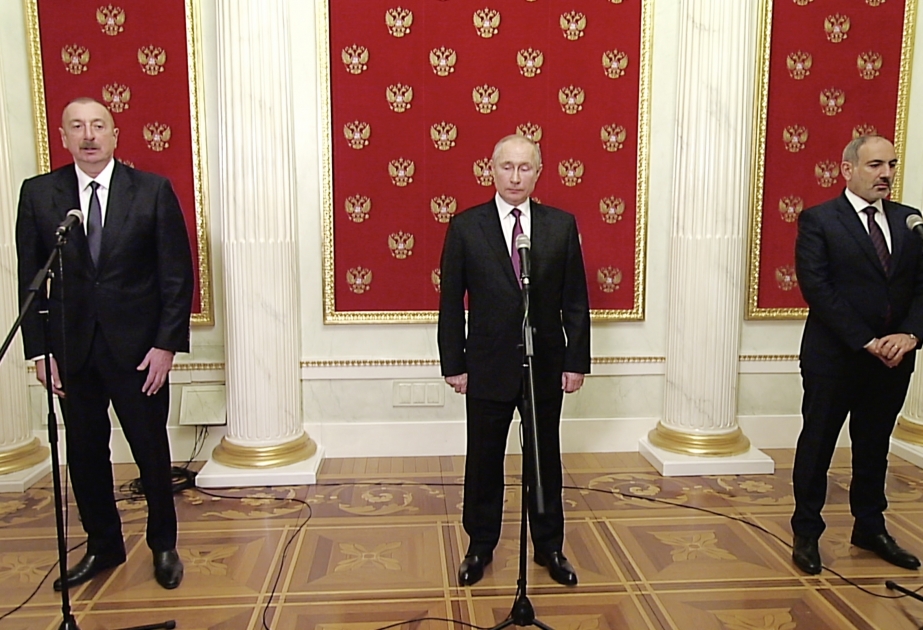 Russlands Präsident, Aserbaidschans Präsident und Premierminister Armeniens treten vor Presse VIDEO