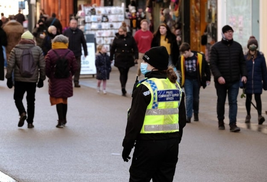 Britaniya polisi karantin qaydalarını pozanları sərt cəzalandıracaq