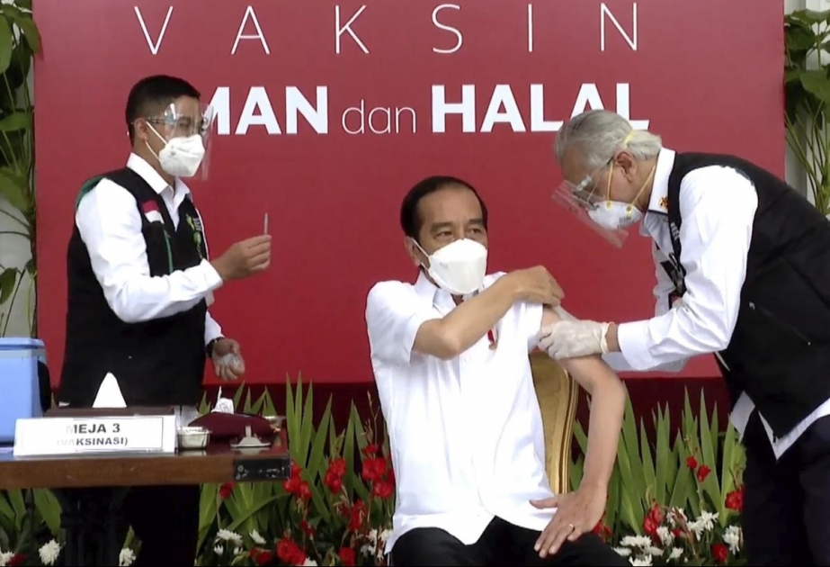 İndoneziyada koronavirusa qarşı ilk peyvənd Prezident Coko Vidodoya vurulub VİDEO
