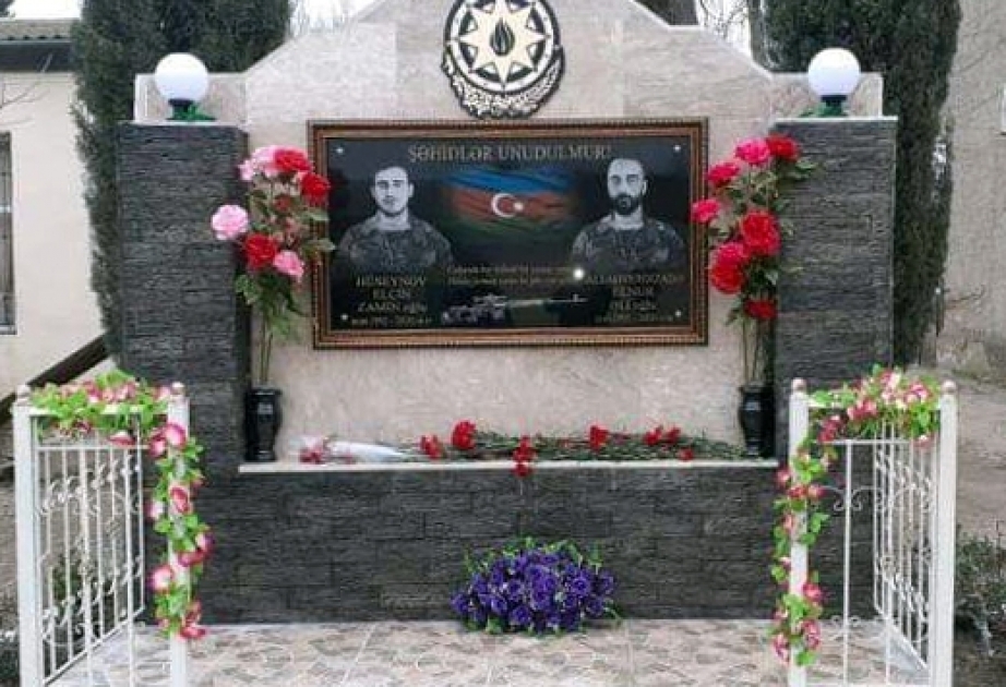 Sumqayıtda şəhidlər Elçin Hüseynov və Elnur Allahverdizadənin xatirə lövhəsi açılıb
