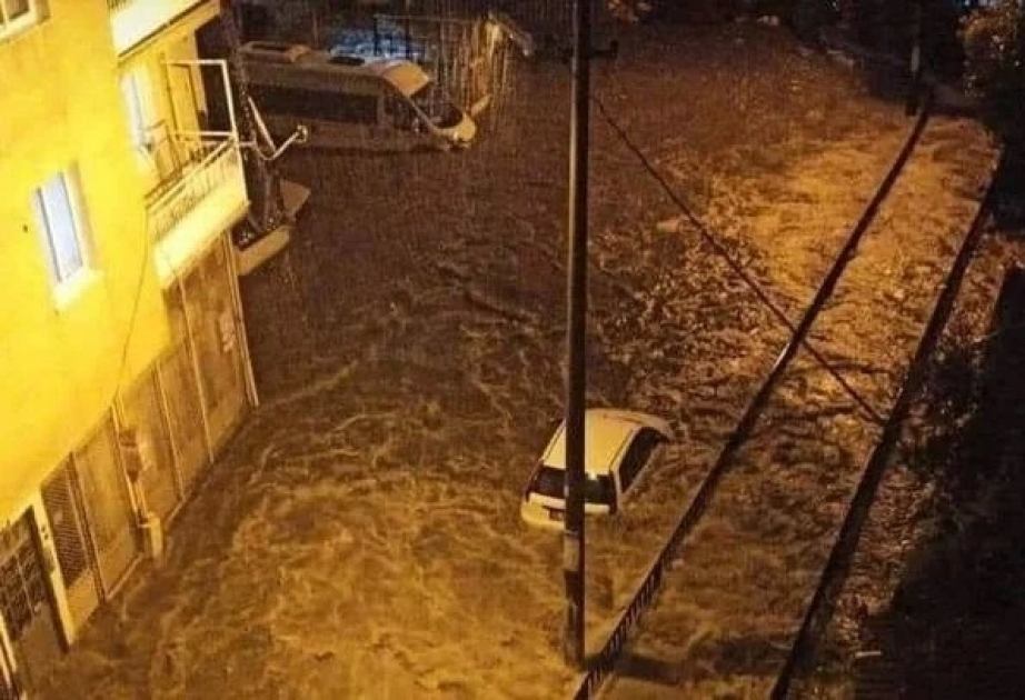 Aramsız leysan yağışları səbəbindən İzmirdə daşqın meydana gəlib