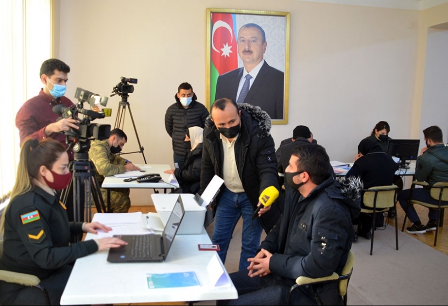 Səfərbərlikdən tərxis olunan şəxslərin müraciətlərinə baxılması üzrə komissiyanın işi KİV-in iştirakı ilə davam edib