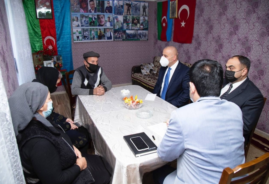 Şəhid ailələrinə evlərində təqaüd kartı və “Şəhid ailəsi üzvü” vəsiqəsi təqdim olunub