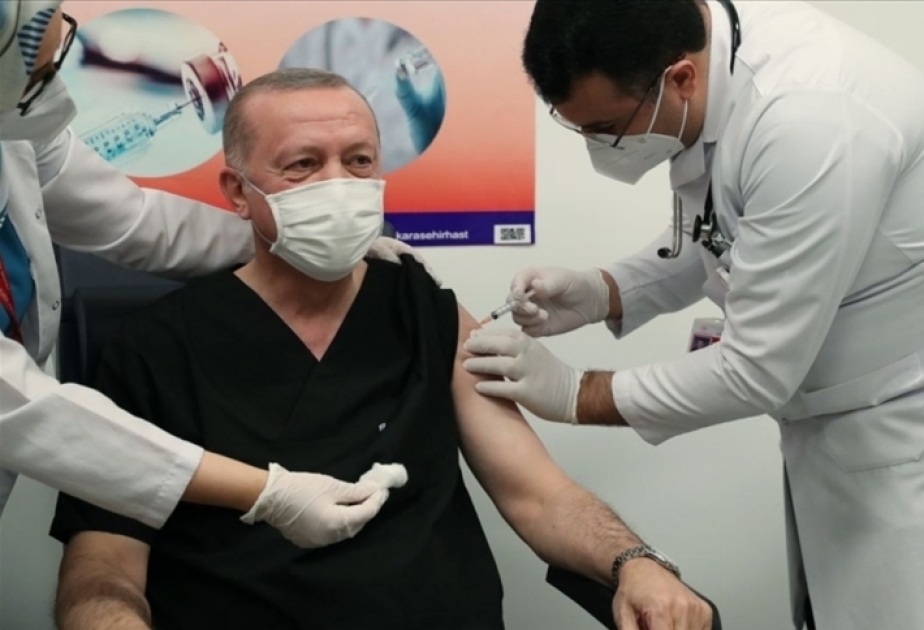Presidente turco se vacunó contra el coronavirus