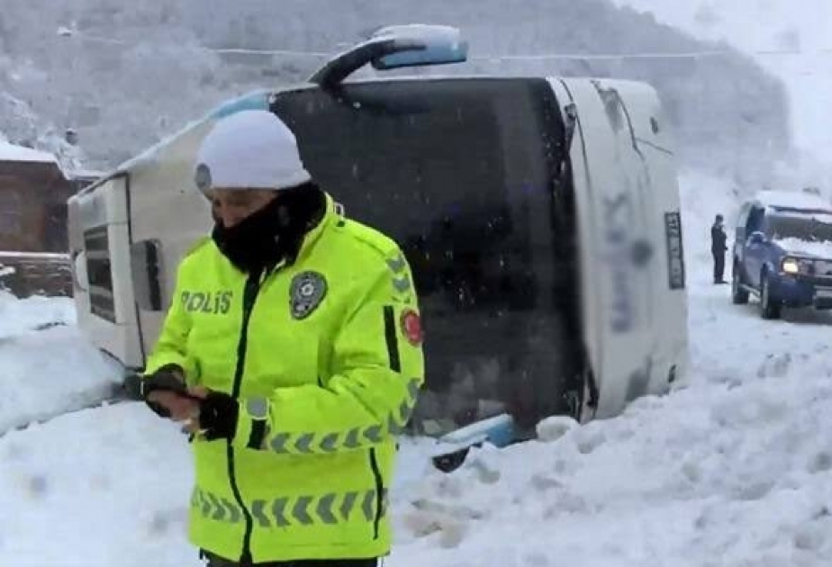 Türkiyədə sərnişin avtobusunun qəzaya uğraması nəticəsində xəsarət alanlar var