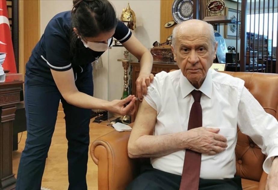 MHP sədri Dövlət Bahçeli “Sinovac” vaksini ilə peyvənd olunub