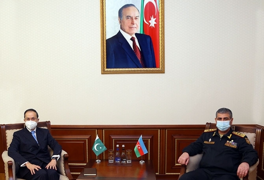 Azerbaiyán y Pakistán examinan las perspectivas de cooperación militar