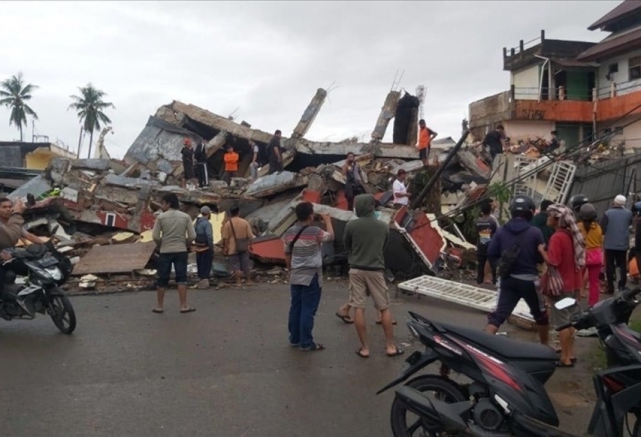 Terremoto en Indonesia deja al menos 35 muertos