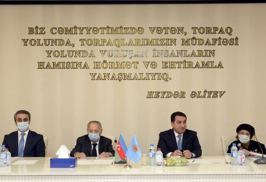 Prezidentin köməkçisi Hikmət Hacıyev Respublika Veteranlar Təşkilatının Rəyasət Heyətinin iclasında iştirak edib