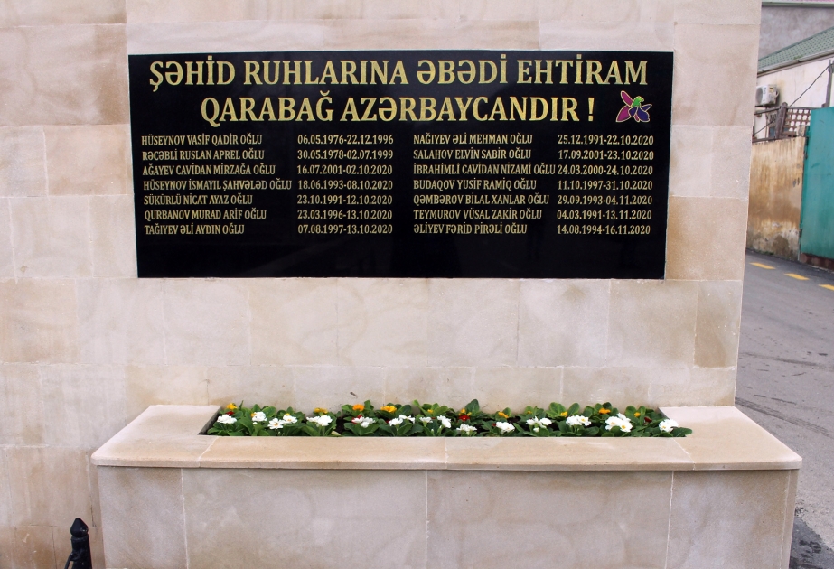Səbail rayonunda şəhidlərin xatirə lövhəsinin açılışı olub