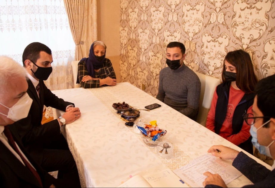 Daha iki şəhid ailəsinə təqaüd kartları təqdim edilib