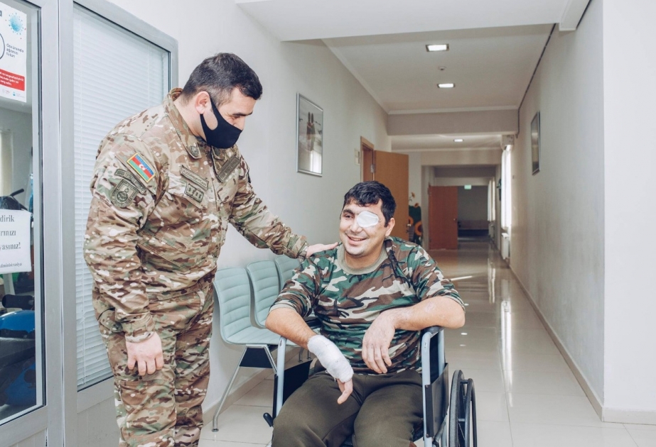 Qələbəni bizə yaşadanları yaşadaq