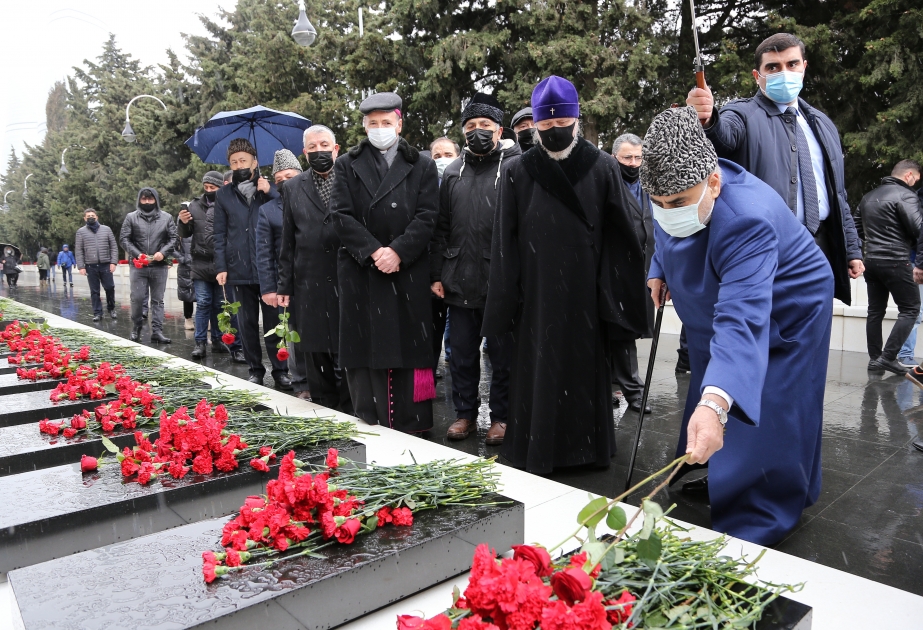 Azərbaycandakı dini konfessiyaların rəhbərləri Şəhidlər xiyabanını ziyarət ediblər