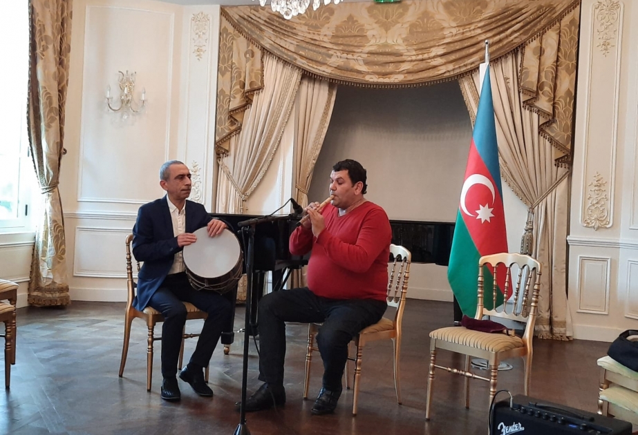 Parisdə Azərbaycan Mədəniyyət Mərkəzində 20 Yanvar şəhidlərinin xatirəsinə virtual konsert təşkil olunub