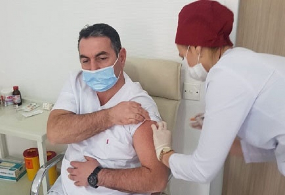 Azərbaycan Dövlət Həkimləri Təkmilləşdirmə İnstitutunun əməkdaşları vaksinasiya olunmağa başlayan ilk kollektivlərdən biridir