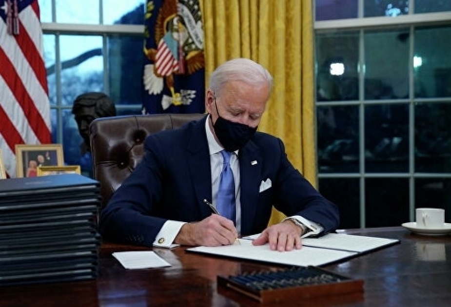 Joe Biden annule plusieurs décrets signés par Donald Trump
