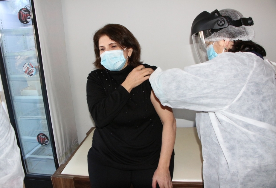 Yevlaxda əhalinin COVID-19-a qarşı peyvənd olunmasına start verilib