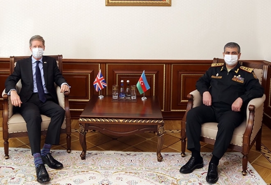 مناقشة مسائل التعاون الدفاعي بين اذربيجان وبريطانيا العظمى