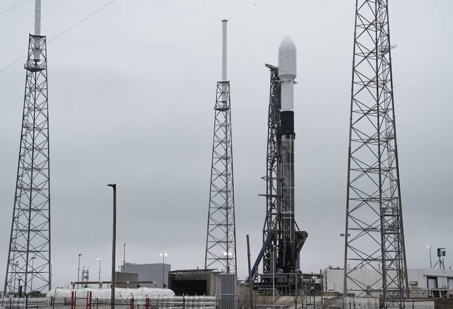 SpaceX göyərtəsində 143 peyk olan daşıyıcı raketi orbitə buraxıb