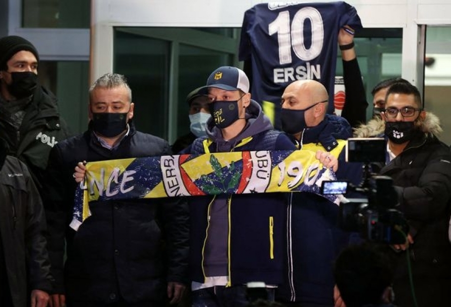 Mesut Özil wechselt offiziell von Arsenal zu Fenerbahce