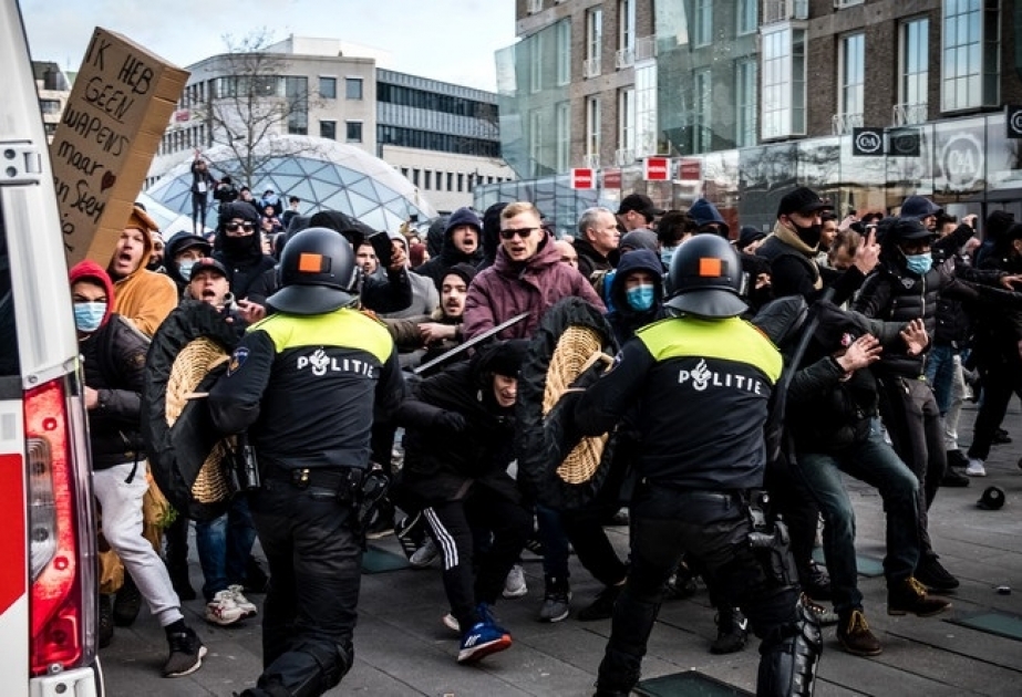 Niderlandda nümayişçilərlə polis arasında qarşıdurma yaranıb VİDEO