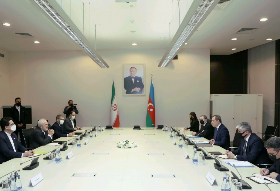 Les chefs de la diplomatie azerbaïdjanaise et iranienne se rencontrent à Bakou