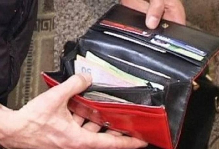 Paytaxt sakininin içərisində 17 min manat olan pulqabısını oğurlayan şəxs yaxalanıb