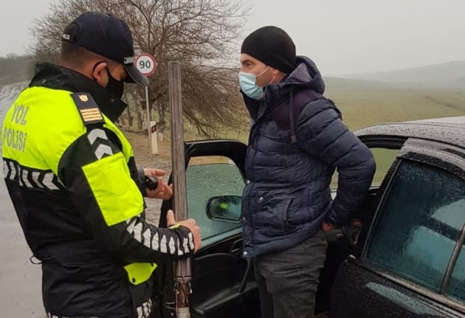 İsmayıllı rayonunda yol polisi əməkdaşları avtomobildə qanunsuz odlu silah aşkarlayıblar