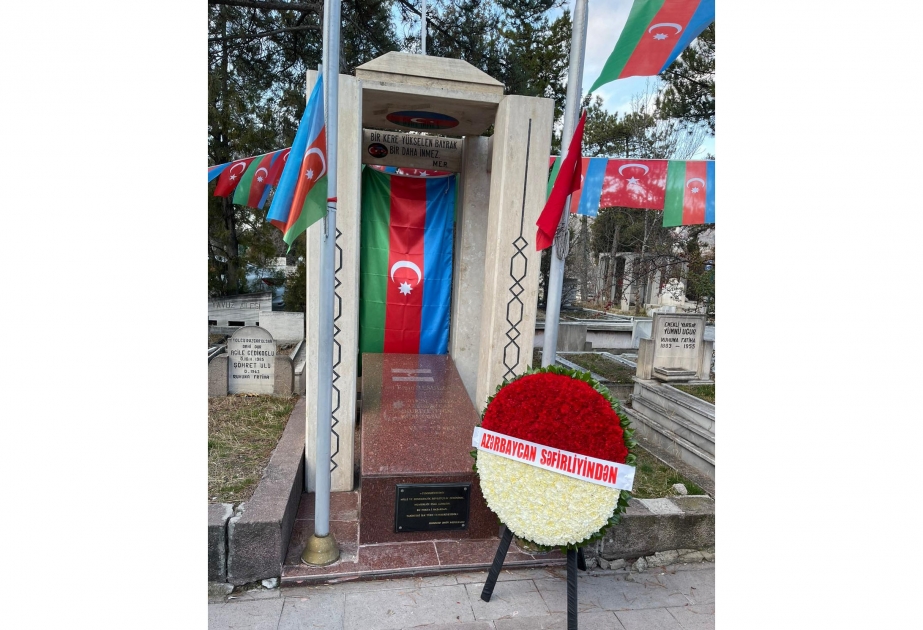 Məhəmməd Əmin Rəsulzadənin məzarı ziyarət edilib