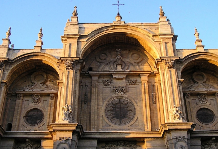 Землетрясение повредило кафедральный собор в Гранаде