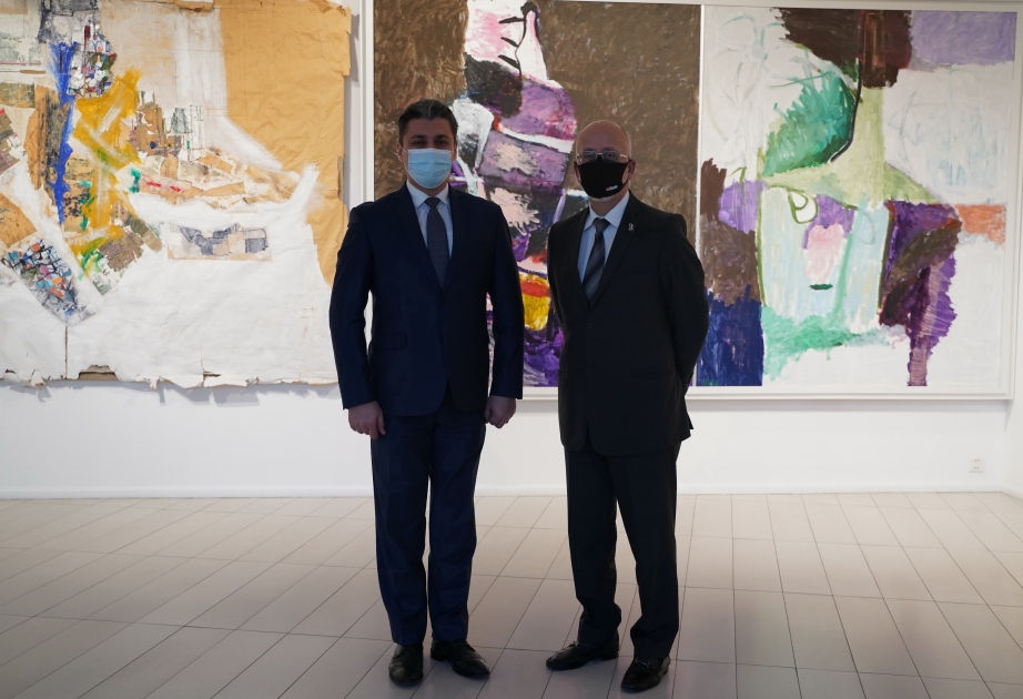 El Embajador de México en Azerbaiyán se reune con el Director de Museo de Arte Contemporáneo