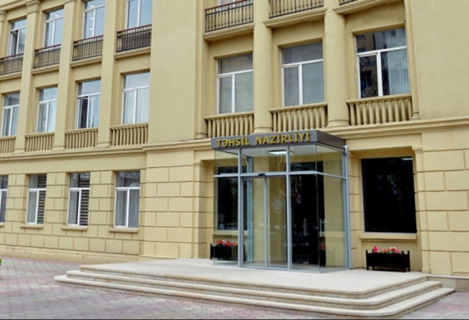 Köçürülmə zamanı ixtisasını dəyişən tələbə təhsilini yalnız ödənişli əsaslarla davam etdirə bilər