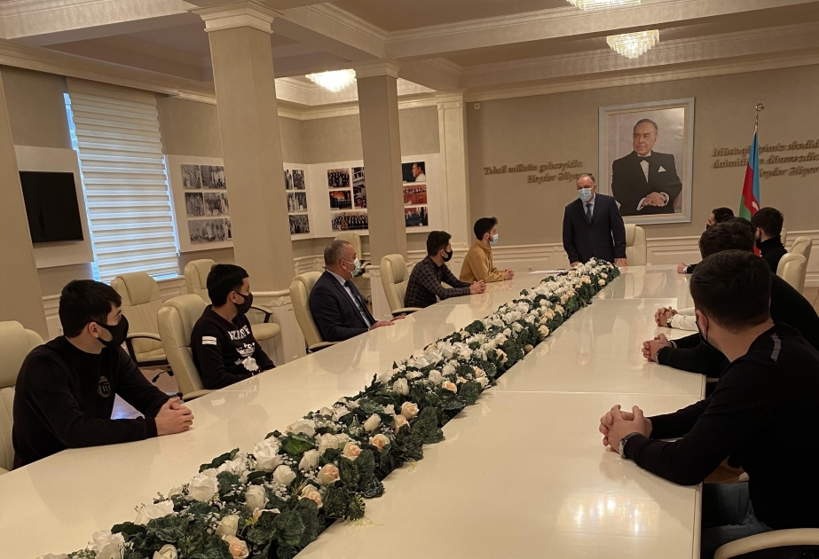 Rektor Vətən müharibəsində iştirak edən tələbələrlə görüşüb