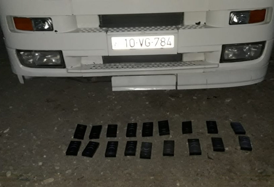Gömrükçülər 18 ədəd “iPhone” markalı mobil telefon aşkarlayıblar