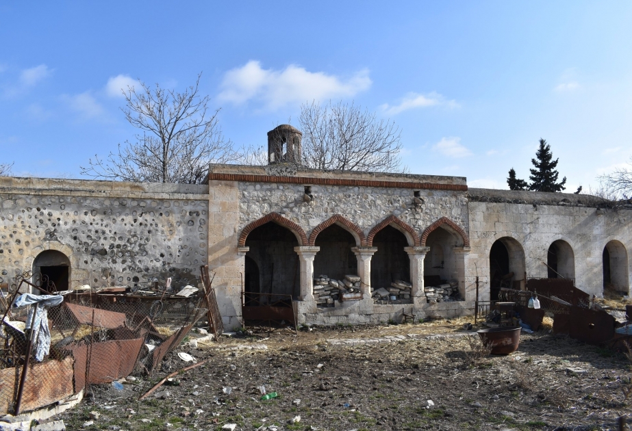 Дворец Панахали хана и кладбище Имарет, подвергшиеся армянскому вандализму  ФOTO