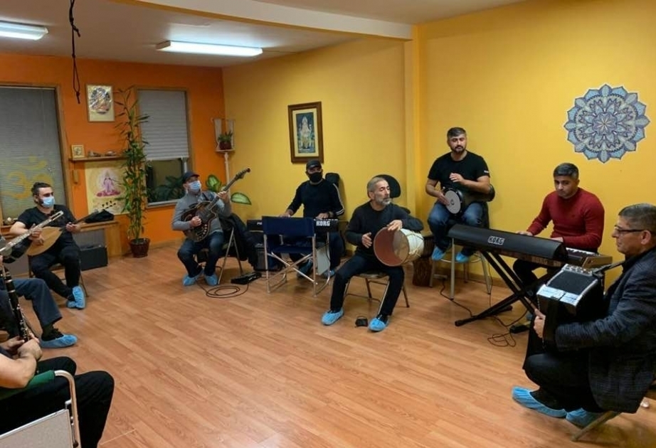En Nueva York se establece el grupo musical "Turan"
