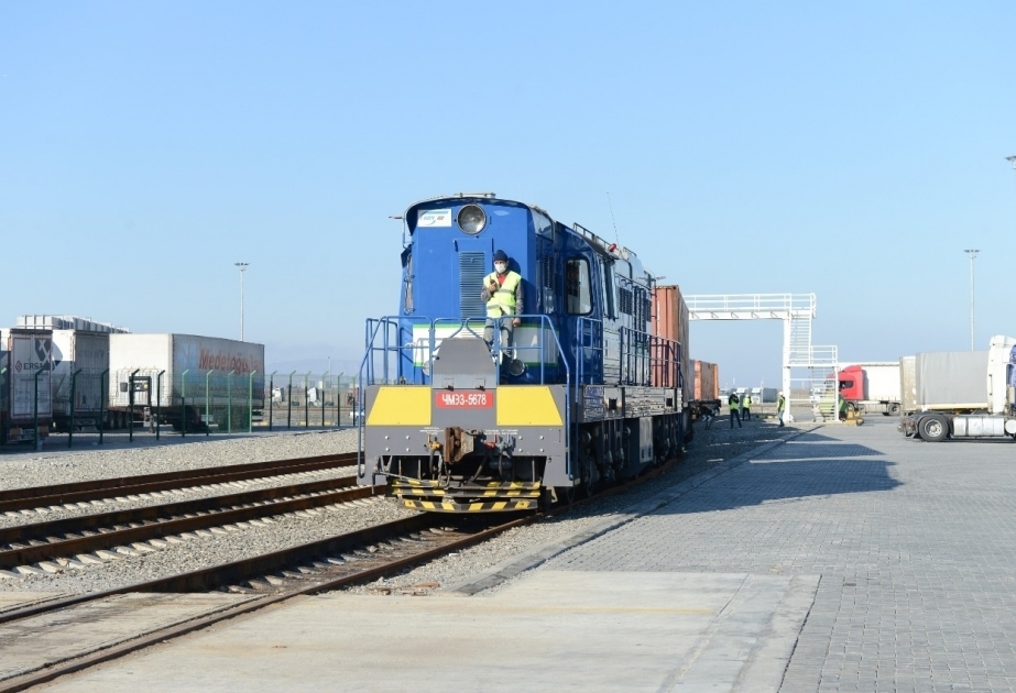 El tren de exportación con destino a China desde Turquía ha llegado a Bakú