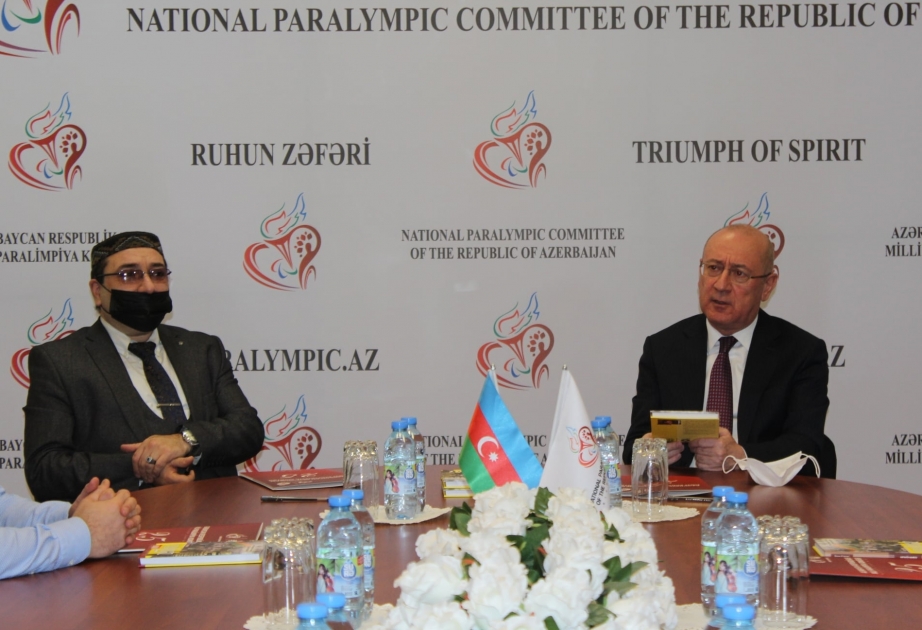 Azərbaycan Milli Paralimpiya Komitəsində “Yenilməz” romanının təqdimatı olub