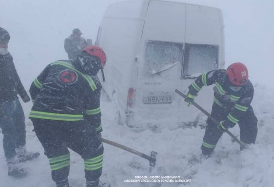 Gürcüstandan Rusiyaya gedən avtomobil yolu yenidən bağlanıb