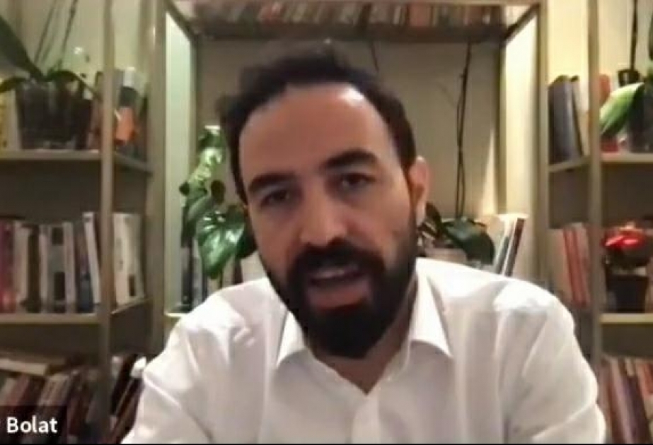 Təhsil tədqiqatçısı və yazıçı Özgür Bolat “Yeni çağırışlar”da