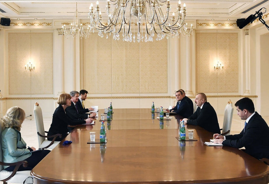 Le président Ilham Aliyev reçoit la sous-secrétaire d'Etat parlementaire britannique pour le Voisinage européen et les Amériques VIDEO
