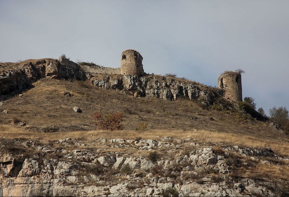 Bu qala daşlı qala...
